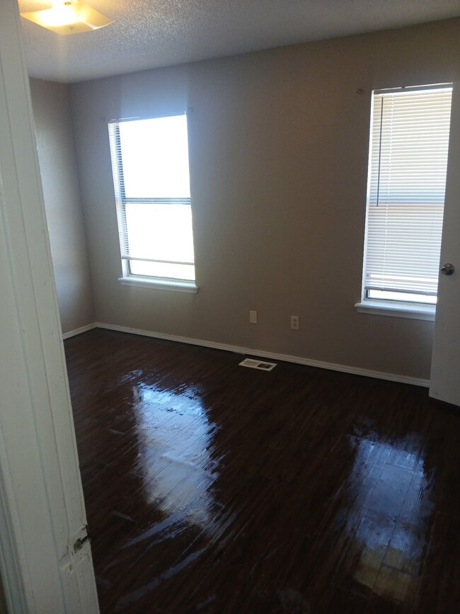 Building Photo - 4301 Yorkshire Dr