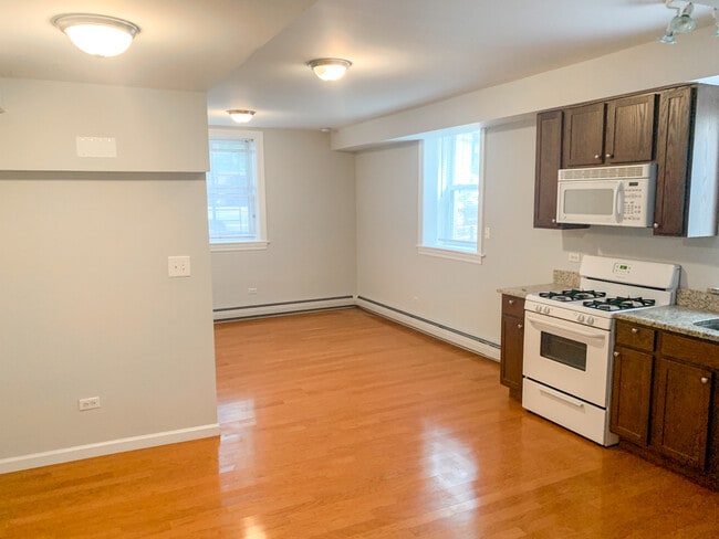Building Photo - 543 W Fullerton Pkwy