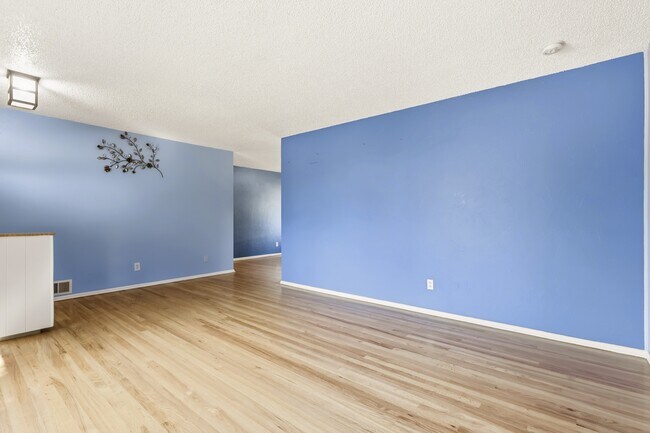 Foto del edificio - 3705 W Eastman Ave