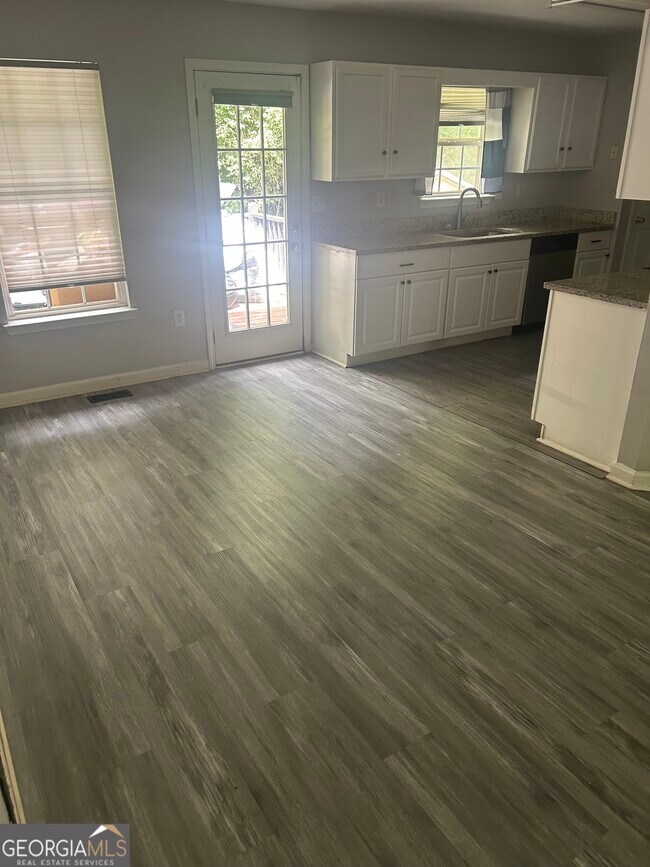 Foto del edificio - 5345 Kilroy Ln