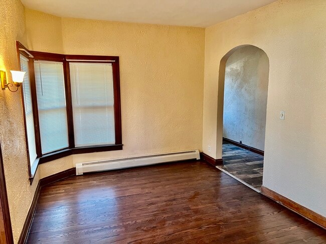 Building Photo - 1701 Victoria Ave