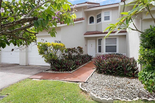 Building Photo - 7306 Pinewalk Dr S