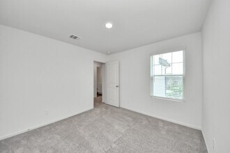 Building Photo - 10315 Malta Trce Dr