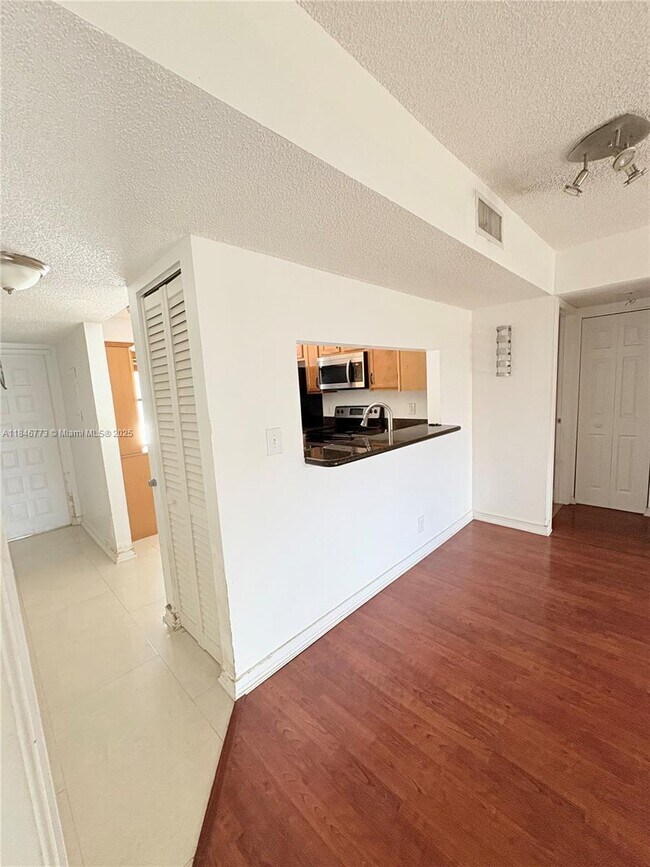 Foto del edificio - 11174 W Sample Rd