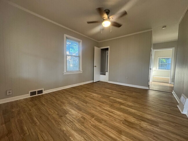 Building Photo - Recently Renovated 3-Bedroom Home in South...