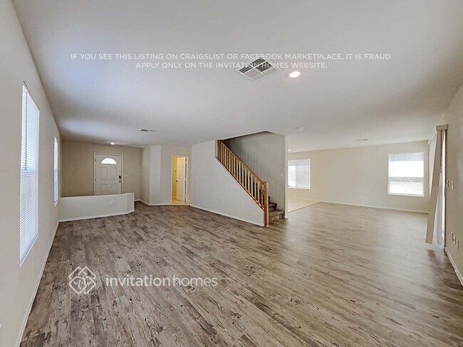 Foto del edificio - 7981 N Willow Pines Pl
