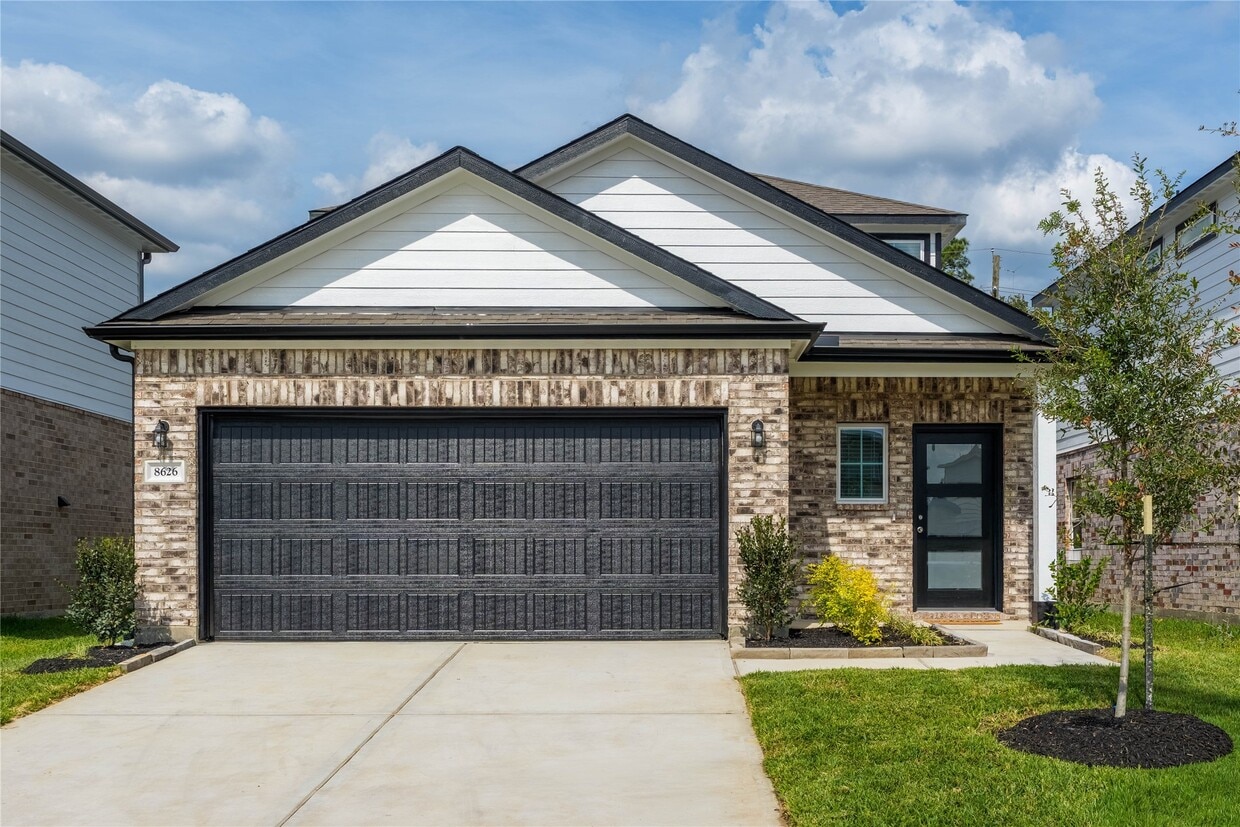 Foto principal - 8626 Blueberry Ash St