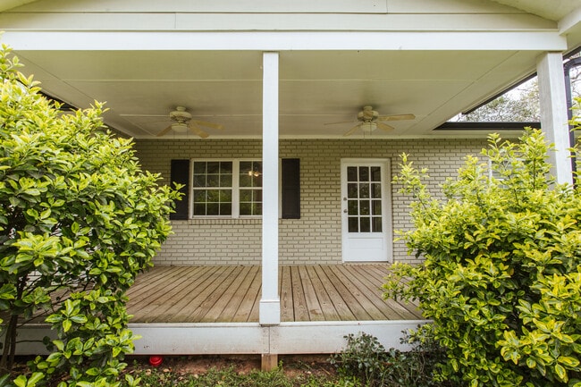 Building Photo - 255 Sunset Dr