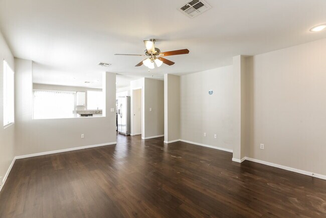 Foto del edificio - 832 Tollbrook Way