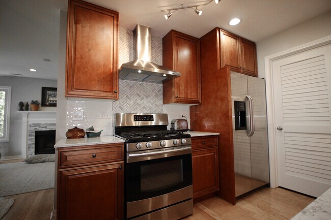 Building Photo - 1307 Barclay Ln