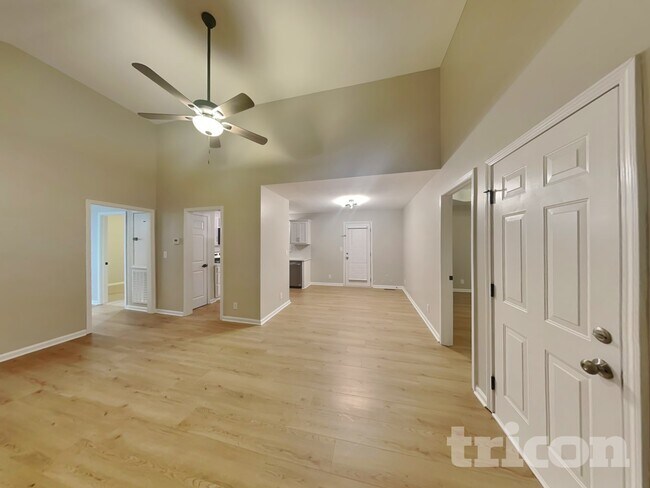 Foto del edificio - 252 Senator Dr