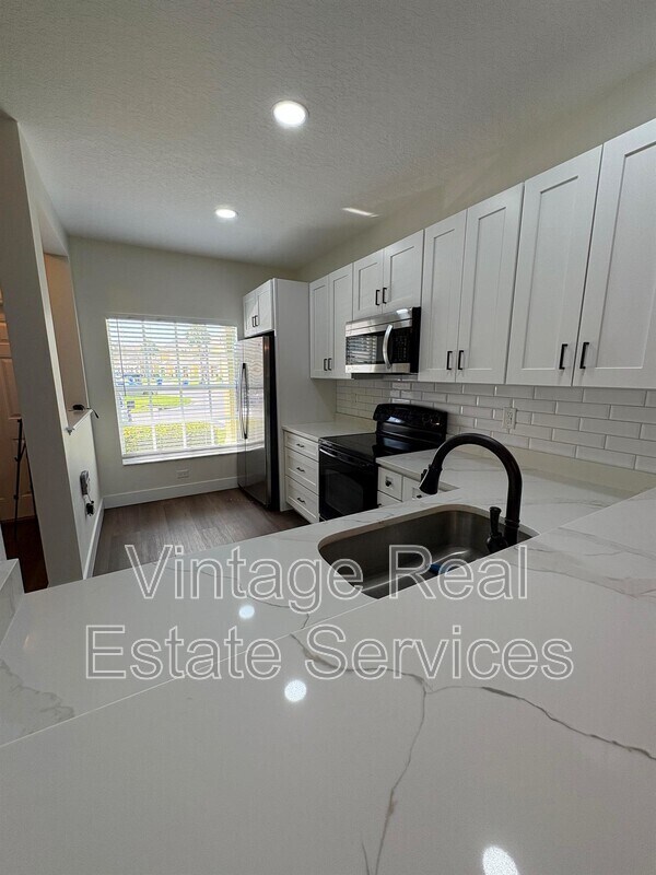 Foto del edificio - 8502 Gablebend Way