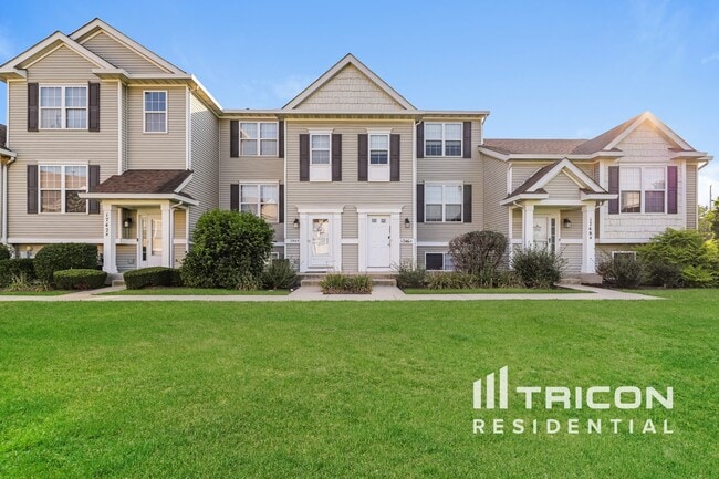 Building Photo - 1746 Fieldstone Dr N