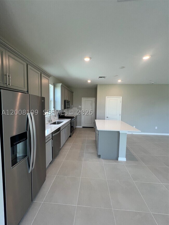 Building Photo - 12222 SW Myrtle Oak Dr