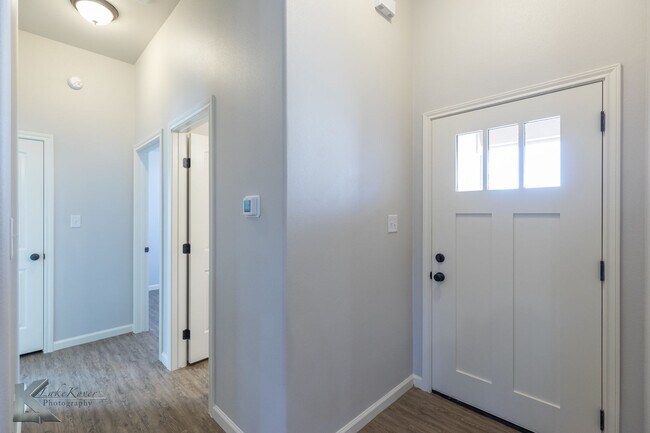 Foto del edificio - NEW CONSTRUCTION! 3 bed, 2 bath, 2 car garage