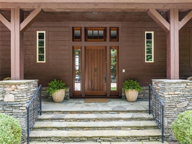 Building Photo - 12 McMorrow Ln