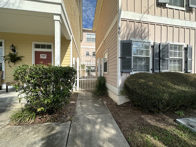 Building Photo - Studio Apartment in Downtown Bluffton Vill...