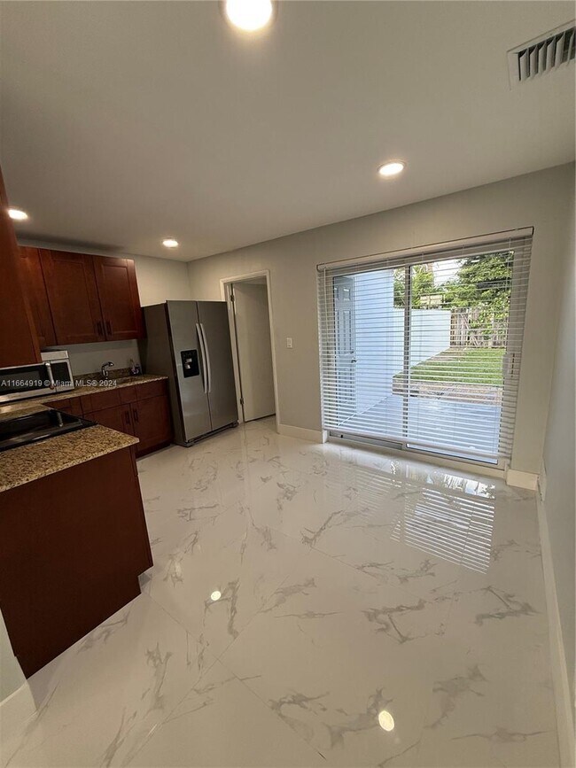 Foto del edificio - 2031 SW 63rd Ave