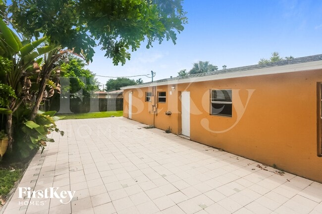 Building Photo - 6321 SW 17th St