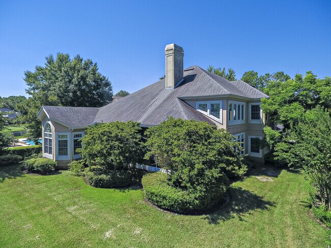 Foto del edificio - 10155 Bishop Lake Rd W