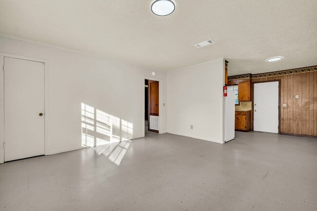 Building Photo - 340 Wyman Dr