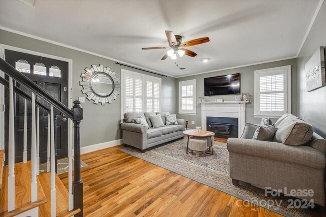 Foto del edificio - 952 Waverly Ave