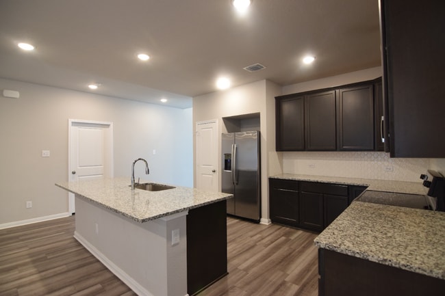 Foto del edificio - 7113 McGregor Lp