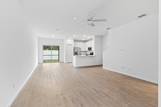 Foto del edificio - Brand New Construction in Tara West End