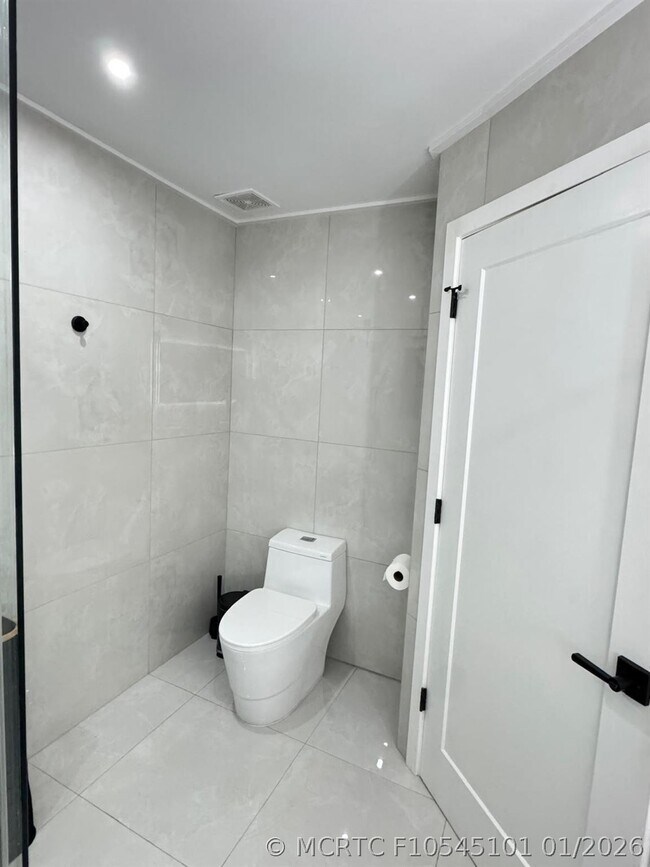 Foto del edificio - 8455 NW 190th Terrace