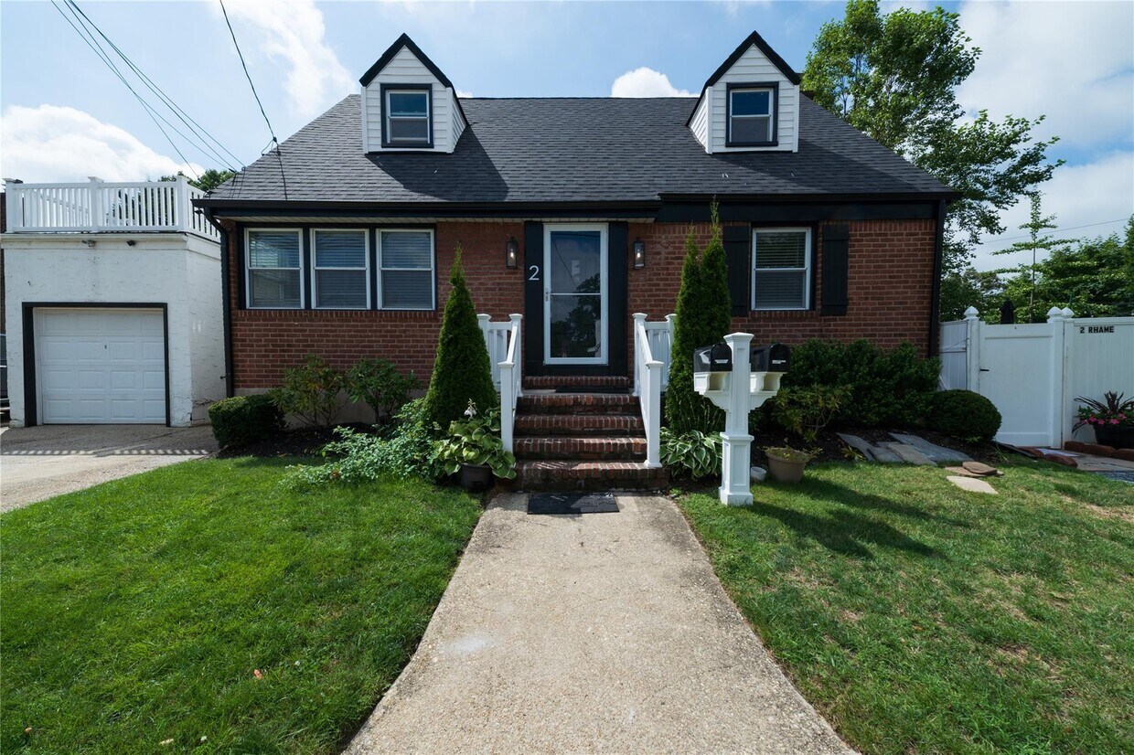 Primary Photo - 2 Rhame Ave