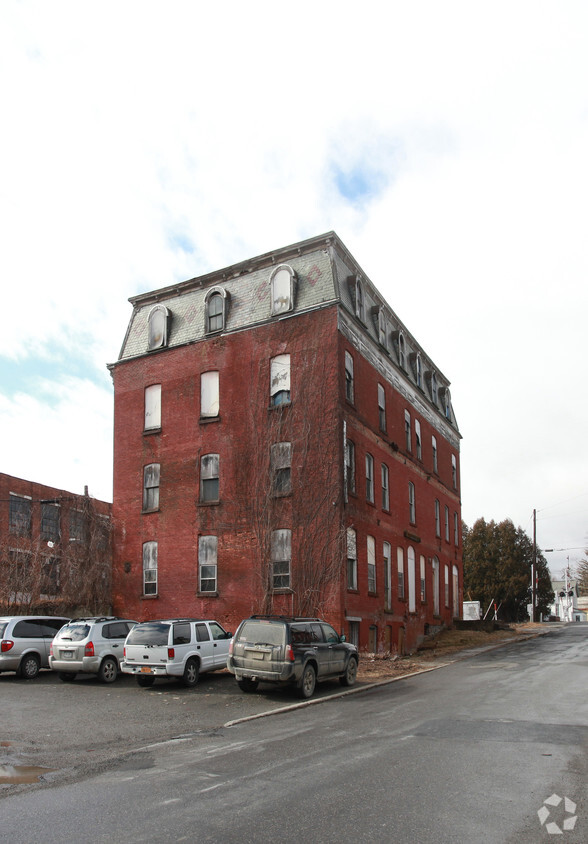 Building Photo - The American House