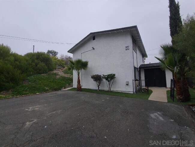 Foto del edificio - 1852 Bakersfield St