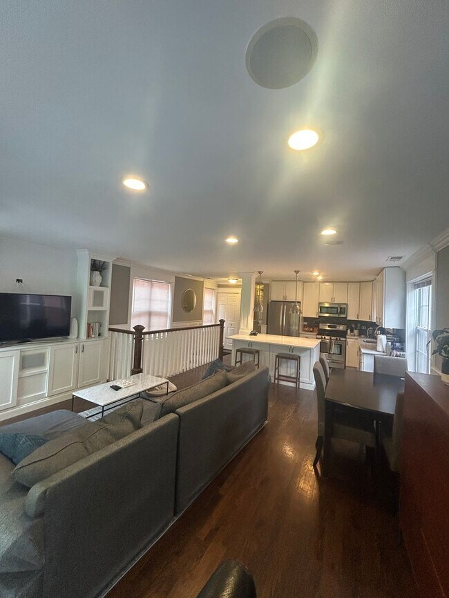 Building Photo - 1485 N. Larrabee-Unit C