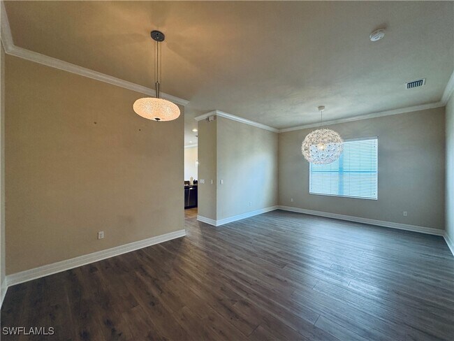 Building Photo - 10480 Carolina Willow Dr