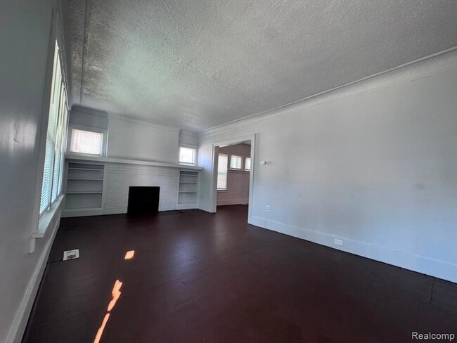 Building Photo - 2474 Fullerton Ave