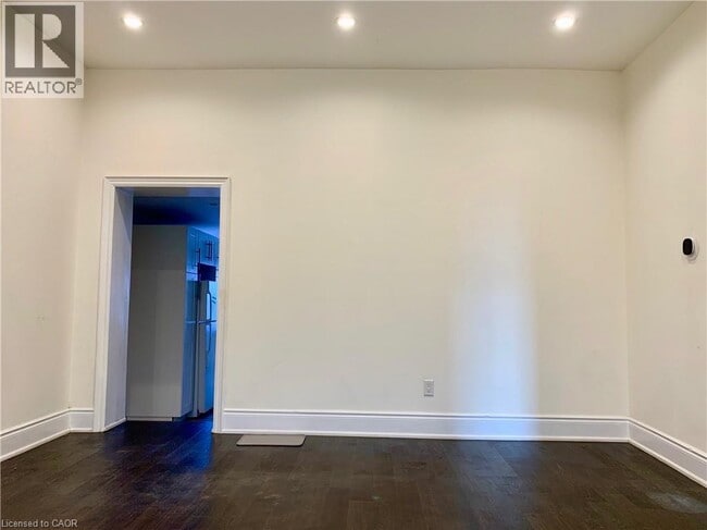 Building Photo - 405-2 MACNAB Street N