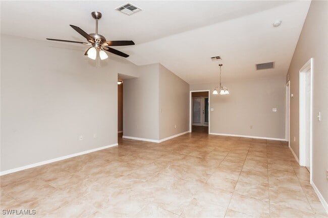 Building Photo - 914 Apple Ave
