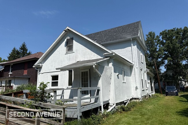 Building Photo - 1111 Hayes Ave