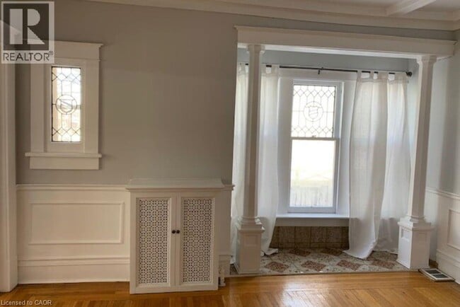 Building Photo - 2 Undermount Ave