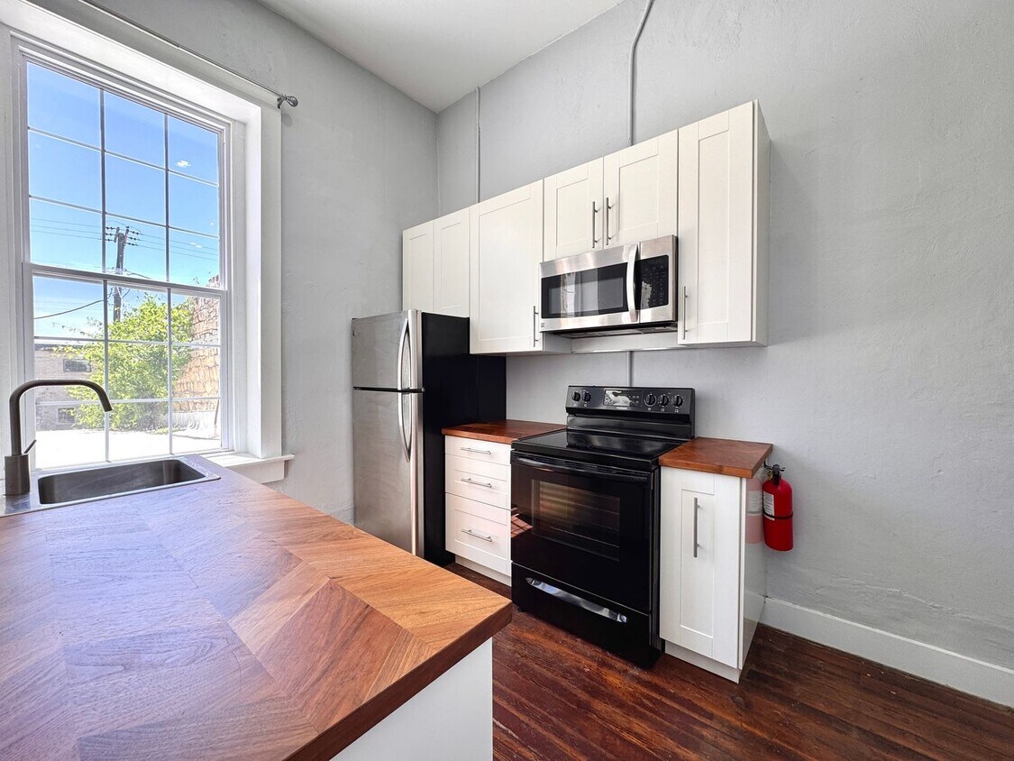 Foto principal - Upstairs Loft on Main Street in Batesville...