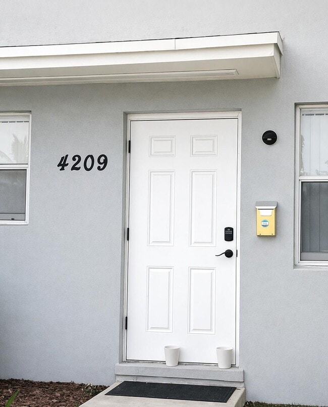 Building Photo - 4209 S Olive Ave