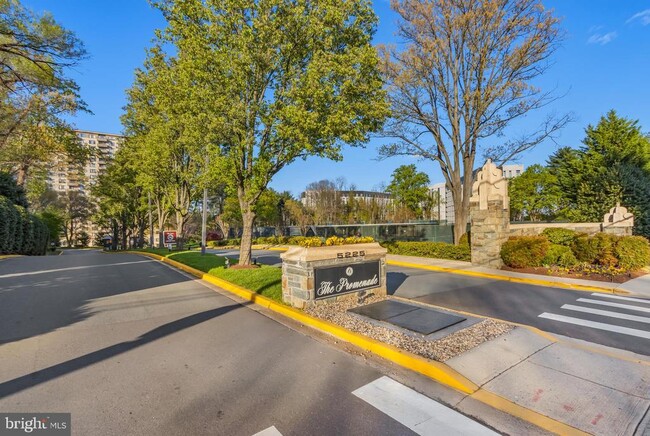 Foto del edificio - 5225 Pooks Hill Rd