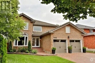 Building Photo - 2998 Kingsway Dr
