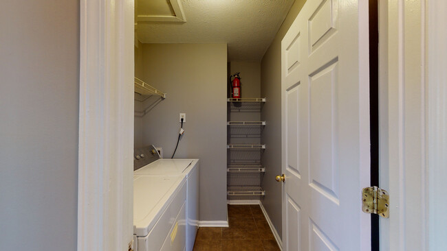 Building Photo - 8038 Colquitt St