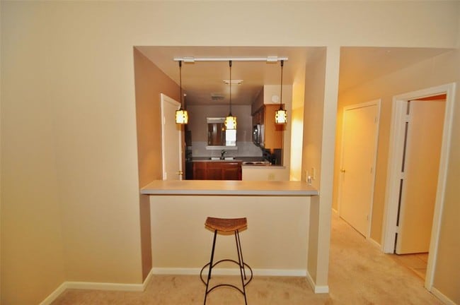 Building Photo - 301 Lakeview Terrace