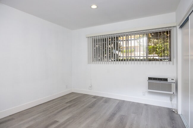 Building Photo - West Brent Apartments