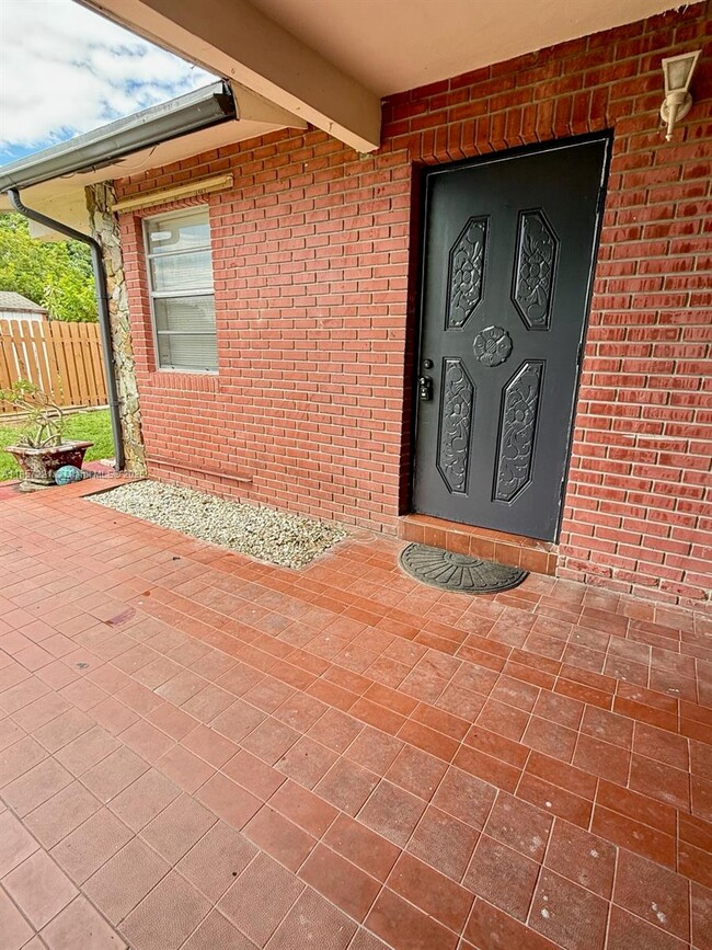 Building Photo - 4088 SW 51st St