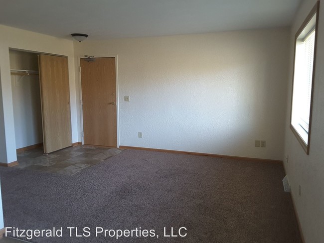 Building Photo - 219 S Chambers Ave