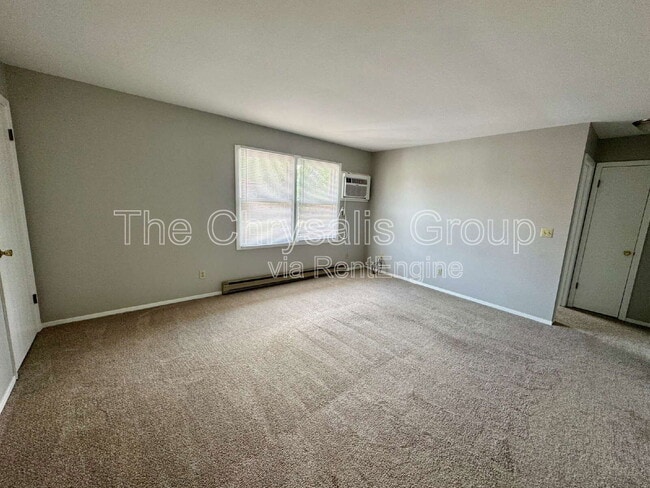 Building Photo - 423 Windsor Dr
