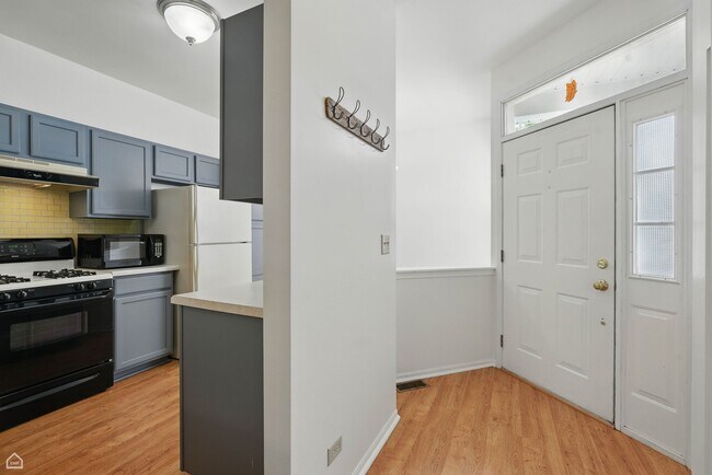Foto del edificio - 2052 Waverly Ln